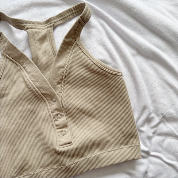 💚Pro-Fit | Beige Ribbed Sports/ Crop Top - Medium - Picture 3 of 5